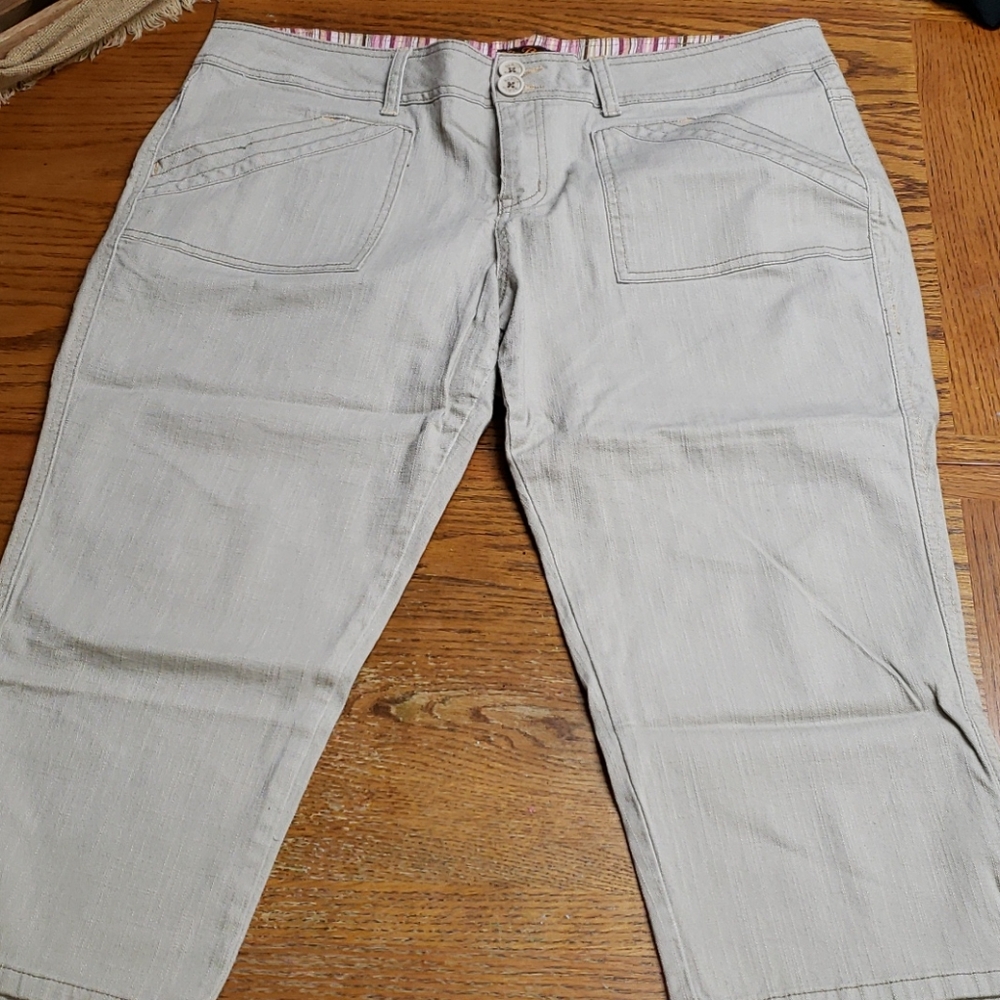 Khaki Capri, size 18/19
